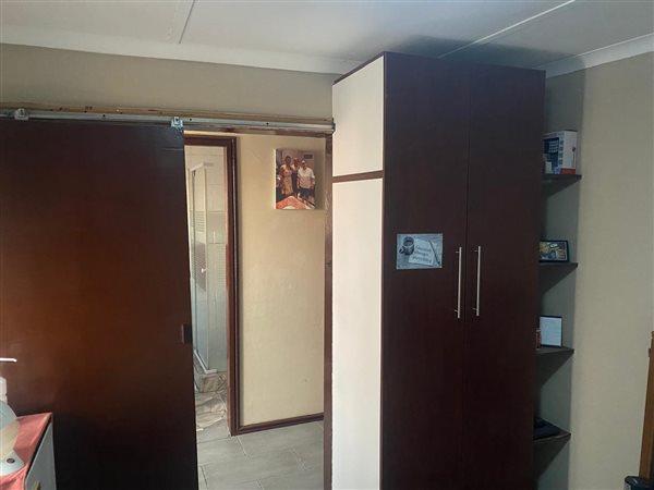 5 Bedroom Property for Sale in Rondevlei Park Western Cape